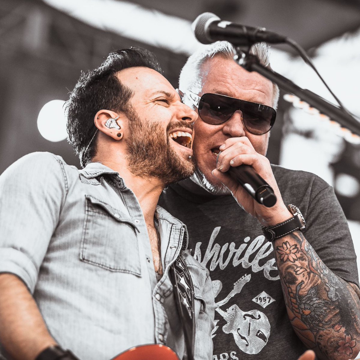 activatedevents's tweet photo. "Somebody once told me the world is gonna roll me..."

#smashmouth #rockconcert #throwback https://t.co/hIqwufRvb7