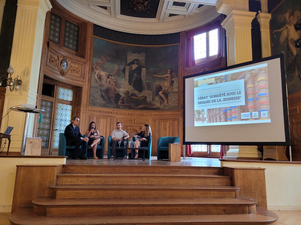 MarieLaetitiaGo's tweet photo. Lancement du débat "#Sobriété sous le regard de la #jeunesse" du @Comite21. Le débat a été introduit par le nouveau président élu ce jour par le Conseil d'administration @PhDessertine qui prend la suite de @Bettina_Laville.
Bravo et merci Bettina 👏👏
#ODD #climat @AcademieClimat https://t.co/o2DBZD5JM7