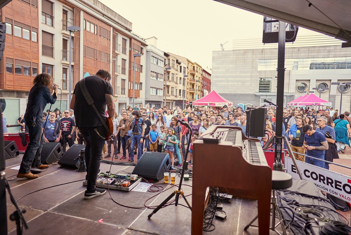 korterraza's tweet photo. ¡#Korterraza2022 Gasteiz ya está en marcha!
🔥 #Arenna, en el escenario 🔥 https://t.co/dHXRdN3JGo