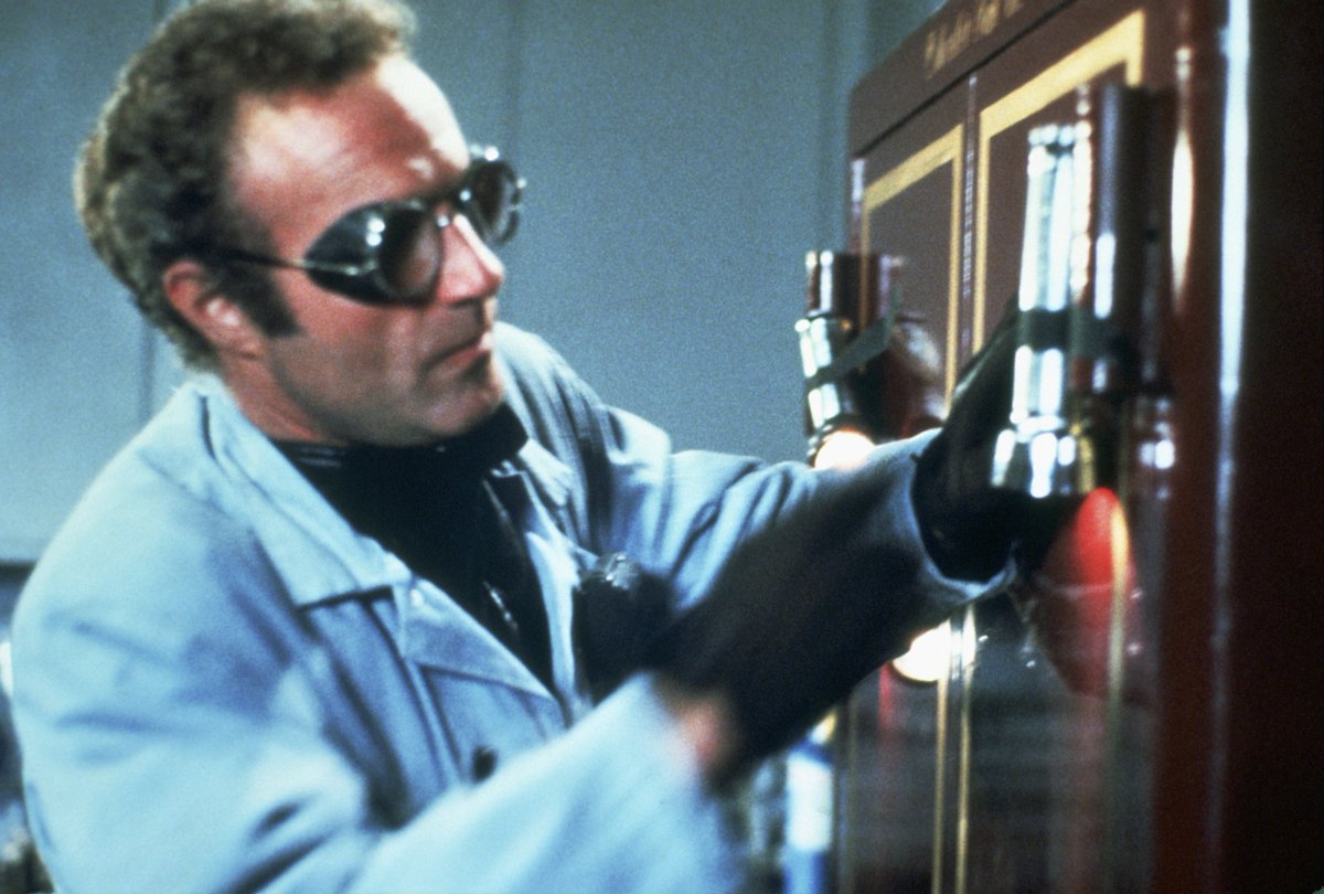 willmenaker's tweet photo. "You are making big profits from my work, my risk, my sweat. But that is okay, because I elected to make that deal. But now, the deal is over. I want my end, and I am out."

"Why don't you join a labor union?"

"I am WEARING it."

#RIP James Caan, legends never die https://t.co/3jWiOA9g9P