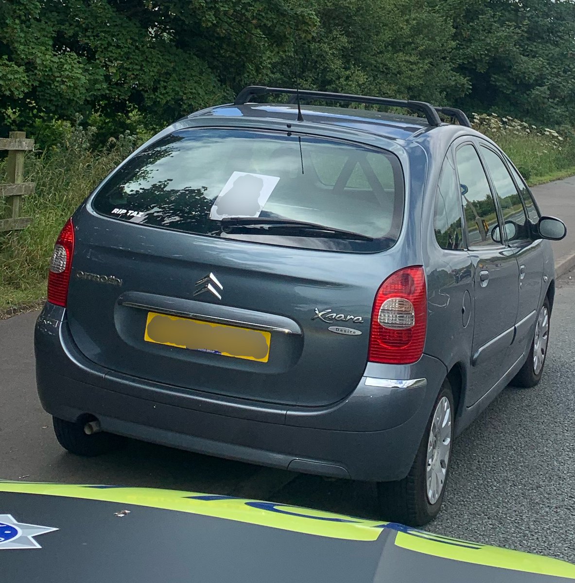 gmptraffic's tweet photo. This vehicle was driving along #M61 with its brake lights stuck on. Vehicle stopped by #ME41 and driver, who had been drinking Lambrini since 6am, provided a positive sample of breath #arrested. Driver later provided an evidential sample of 42 in custody! #charge @NWmwaypolice https://t.co/herlv9HCq4