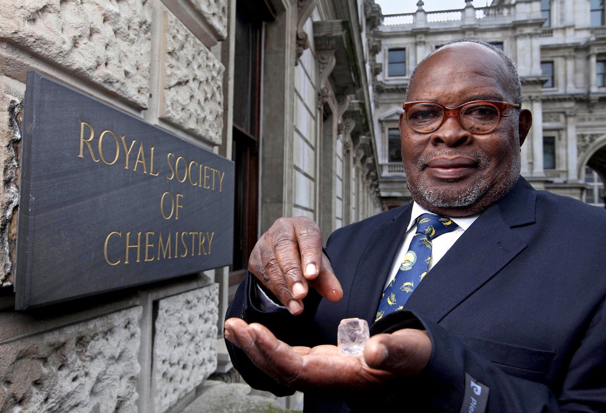 QuantaMagazine's tweet photo. The late Erasto Mpemba initiated decades of study of whether hot liquids freeze faster than cold ones with his observation of the alleged effect as a Magamba Secondary School student in Tanzania in the 1960s. https://t.co/2lz5L9RNIo https://t.co/NjjHUu5TEL