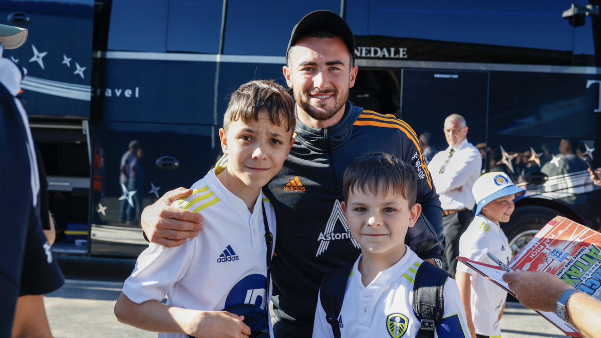 LUFC's tweet image. 🤍 Our #LUFC family!