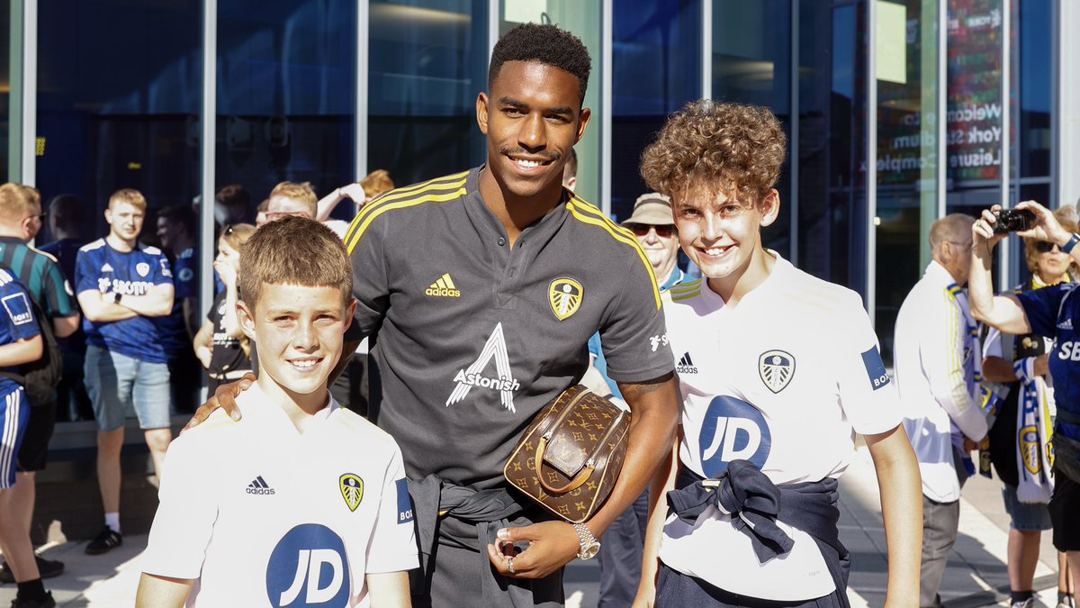 LUFC's tweet image. 🤍 Our #LUFC family!