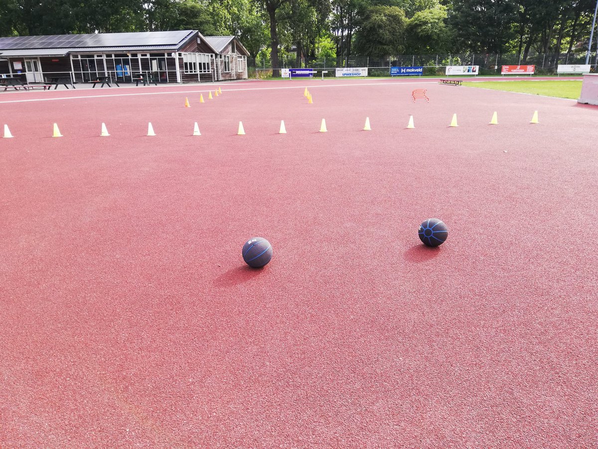 GoudseR's tweet photo. Alles staat klaar voor de training, circuit training met loopjes. Genoeg uitdaging voor elk niveau.
#hardlopenisleuk #hardlopenonzesport @AVGouda @GoudseR https://t.co/WzQJ5i2T1I