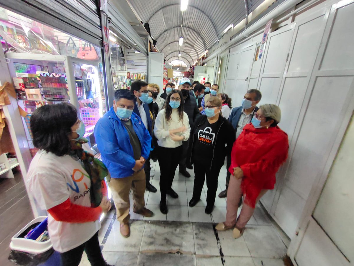 EconomiaSubse's tweet photo. 📸Iquique| Una visita al barrio comercial #Vivar que lidera @sercoteciquique, realizó esta jornada la Subsecretaria @javi_petersen en el marco de su visita la región de #Tarapaca
📝Durante el recorrido,la Subsecretaria presentó los detalles del fondo #RecuperatuPyme
#ChileApoya https://t.co/5mOM0mO9JR