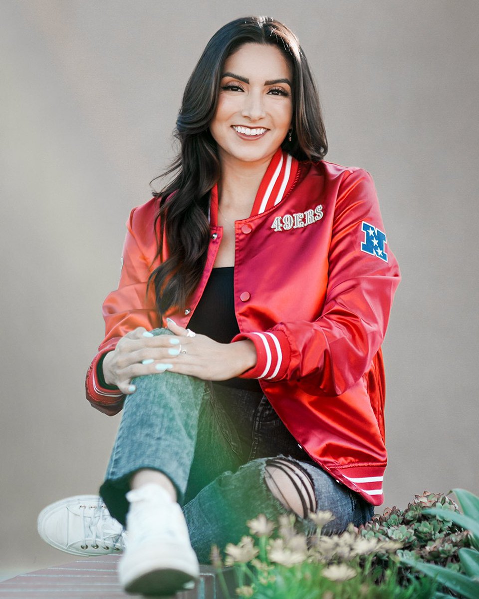 lindseylares's tweet photo. Feeling extra grateful today - so happy to announce I’m the new San Francisco @49ers Team Reporter! I’m excited to cover this historic franchise in my home state. Read more about it here ⬇️ TY to the community that helped me get here ❤️ 🙏🏽 https://t.co/kNhyI7pEeg https://t.co/YLcaVnlwdI