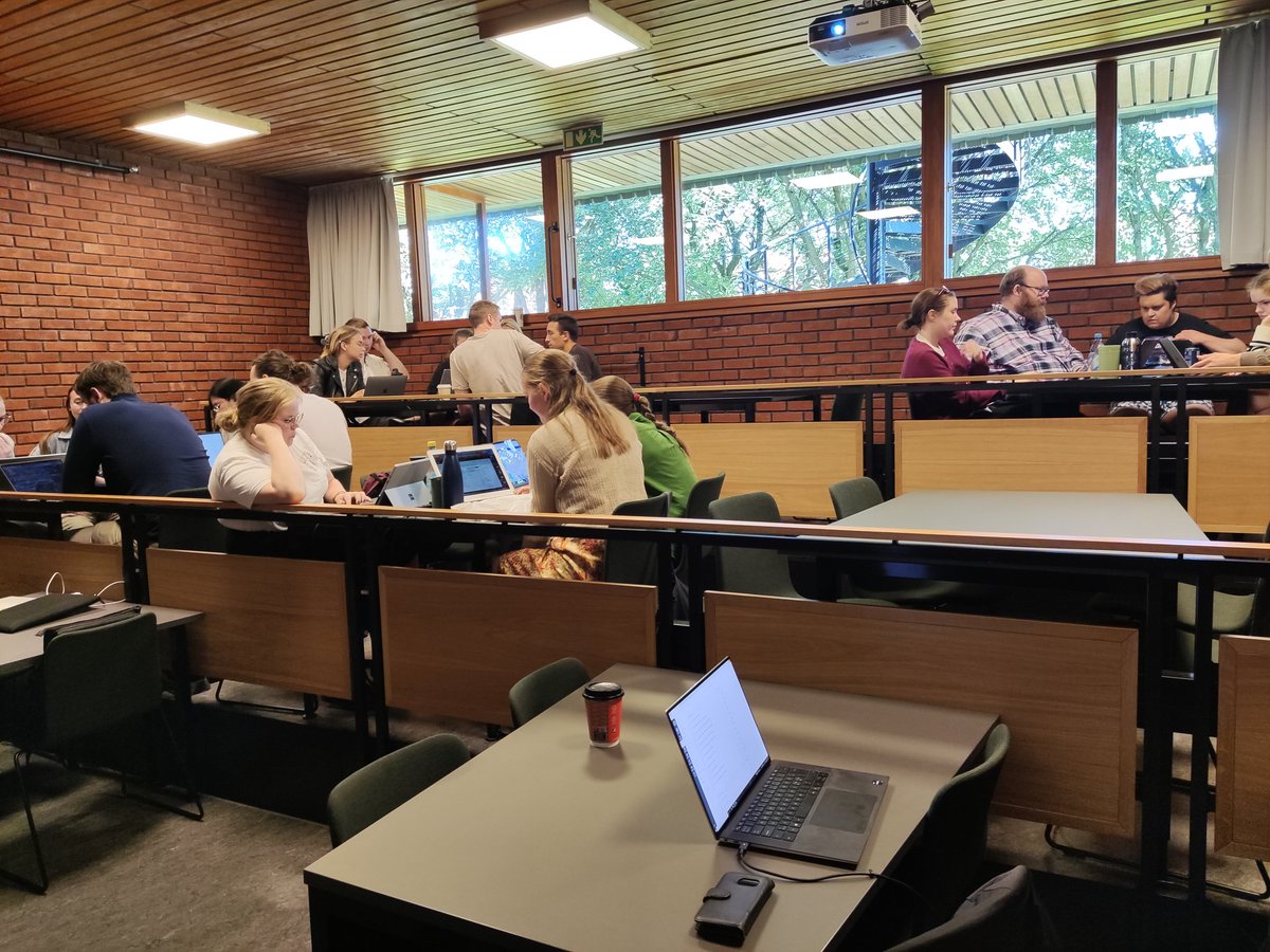 The case-based work is afoot at the brand new Political Data Science Hackathon course at the #UiO summer school. Thanks to @ssbnytt, <a href="/Riksrevisionen/">Riksrevisionen</a> , <a href="/FNsambandet/">FN-sambandet</a> , <a href="/noradno/">Norad</a> and #OPX for providing awesome cases, and to <a href="/politicaldatas1/">UiO Political Data Science</a> to facilitate for political data science.