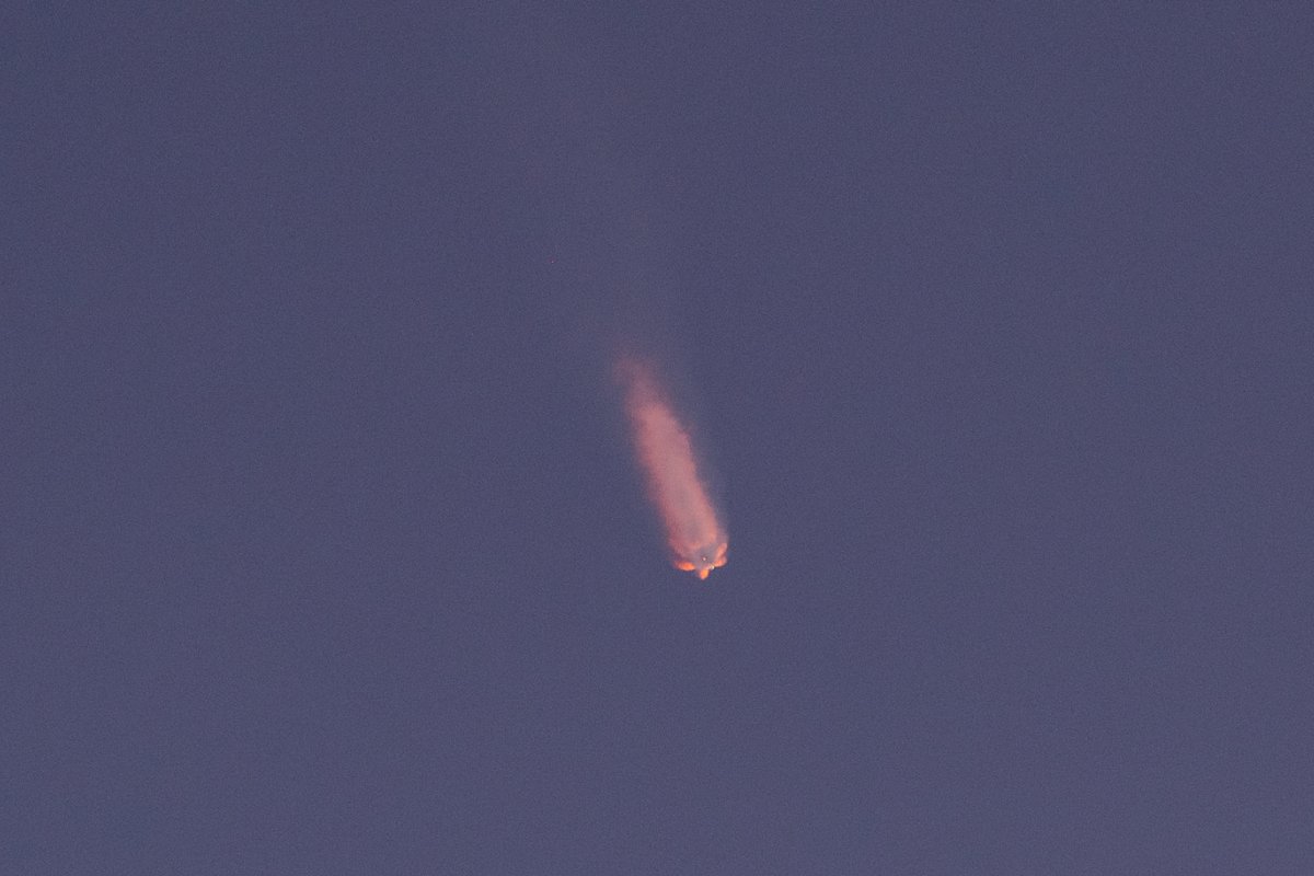 SLDelta45's tweet image. Congratulations to SLD 45 &amp;amp; @SpaceX on this morning’s Starlink 4-21 launch. This launch marks over 1,000 payloads on orbit in the last 365 days, &amp;amp; brings our launch pace to greater than one per week! Your dedication allows us to #SetThePaceForSpace from the Eastern Range &amp;amp; AATS.