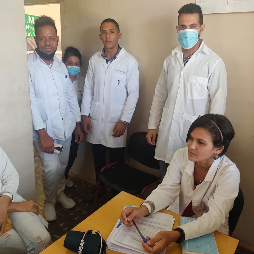 c_vdhe's tweet photo. #PorCiroRedondoTodo Examen de pase de año en Cacahual de los Dr Reinaldo y Ariel residentes en 1ro y 2do año de Medicina General Integral #LatirAvileño @VdamCiro @DmsCiro #CubaViveyVence @japortalmiranda https://t.co/69mVMhalHI