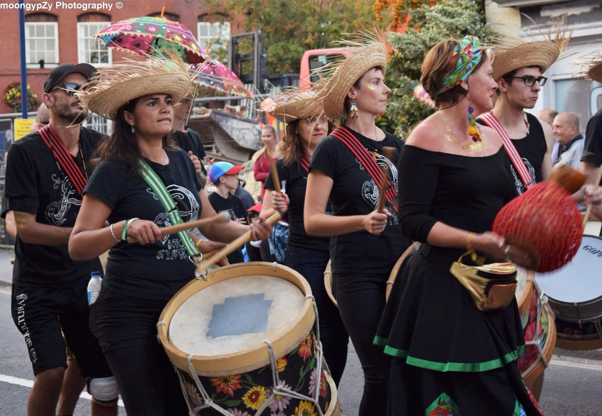 Want to be part of the Carnival? Always wanted to fly like a bird, or swim like a fish? Why not join us for a free workshop tomorrow 11-12.30 or 1pm-2.30 or sat 1pm-2.30 and be part of the ARK procession. Workshops are at the Wyvern Club, walk-ins welcome!
docadevizes.org.uk/carnival-parad…