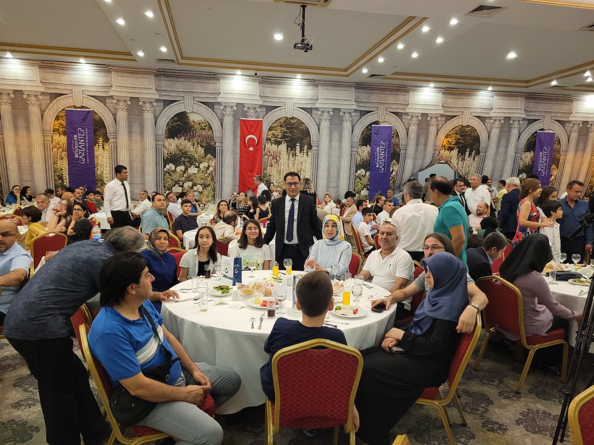 GumusIho's tweet photo. Bu başarıya rekor bir sayıyla , 9 öğrenciyle, katkıda bulunan okulumuz adına  Müdürümüz  Ramazan Yavuz başarı belgesini Sayın Valimizden aldı. Bu başarıda emeği geçen tüm paydaşlarımza teşekkür ederiz. https://t.co/deHCZEhiVQ