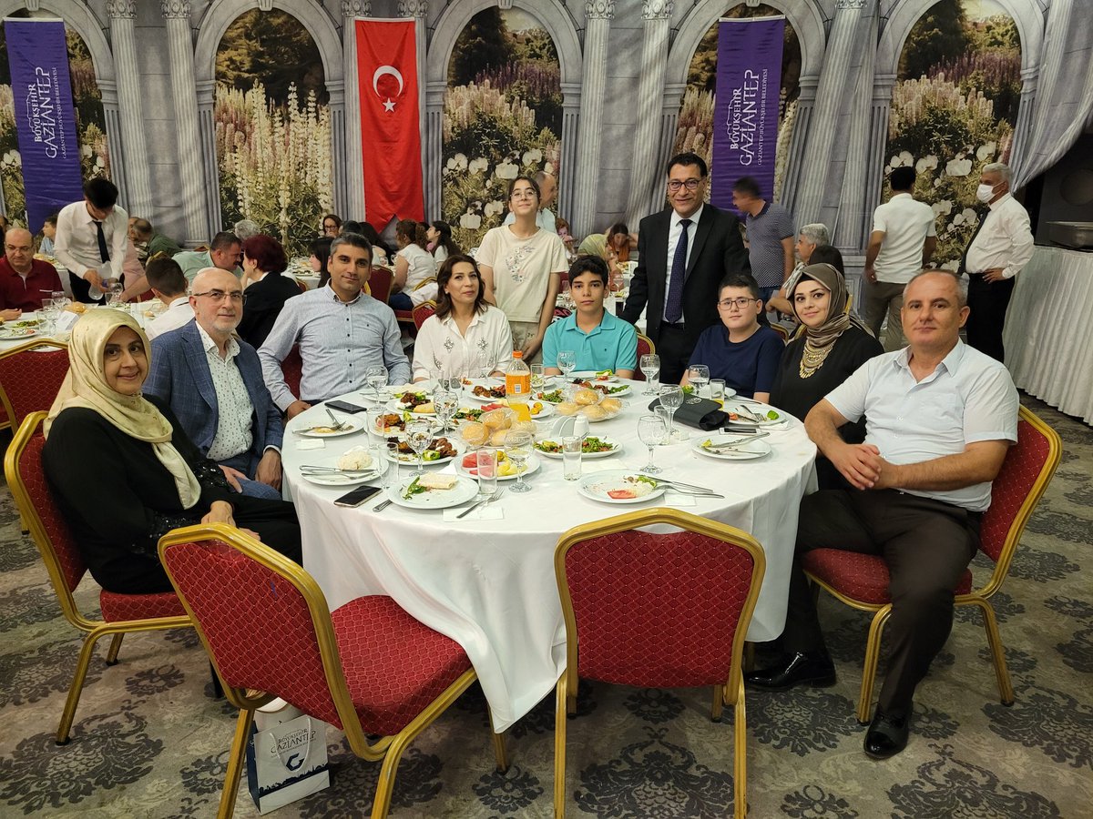 GumusIho's tweet photo. Bu başarıya rekor bir sayıyla , 9 öğrenciyle, katkıda bulunan okulumuz adına  Müdürümüz  Ramazan Yavuz başarı belgesini Sayın Valimizden aldı. Bu başarıda emeği geçen tüm paydaşlarımza teşekkür ederiz. https://t.co/deHCZEhiVQ