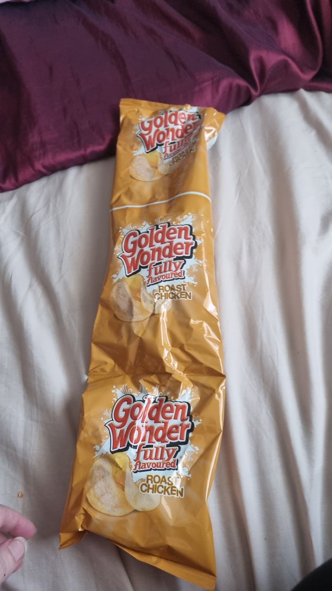 LadyTequilaBS's tweet photo. @GoldenWonderUK care to explain the giant bag nothing in the first bag.... https://t.co/TBGZFTqHAB
