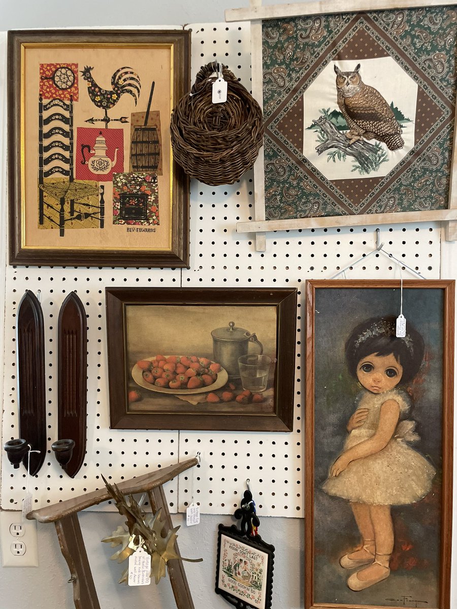ErasShoppe's tweet photo. Lots of Vintage wall art can be found in my space at https://t.co/HEVTtjCRNa. #erasshoppe #vintage #antiques #supportsmallbusiness https://t.co/xhjA8OFggF