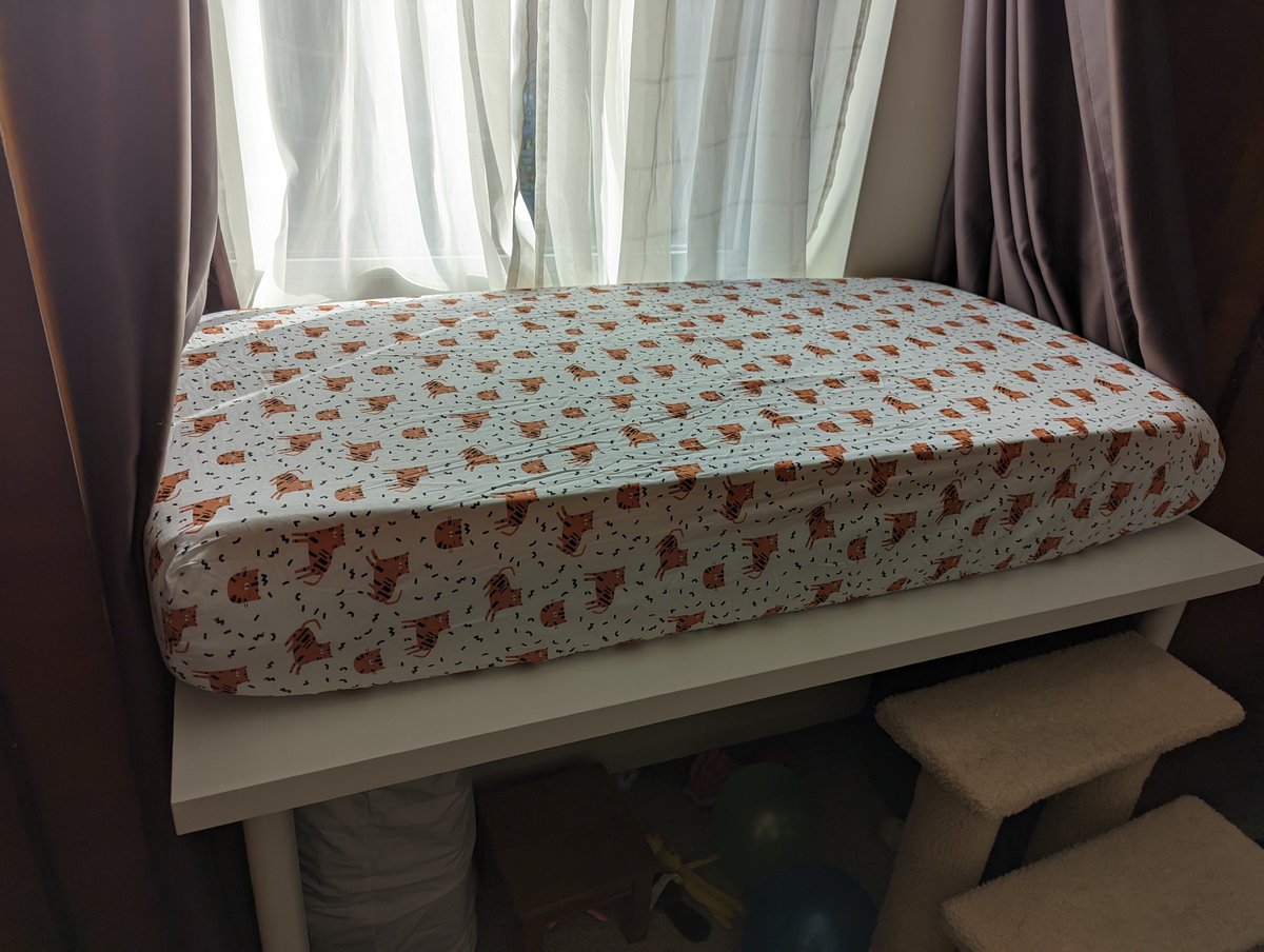 theBlkCat's tweet photo. Ohhh it's a new bed with a memory foam topper! https://t.co/Bfi5VZmnSg