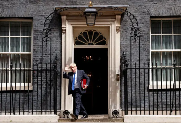 deannaschwartzz's tweet photo. I can't believe Boris Johnson announced his resignation at a One Direction music video set https://t.co/vdoJr1O0MY