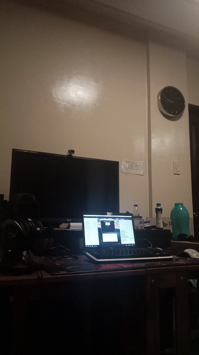 Jobericious's tweet photo. wfh feels boring 😴 https://t.co/yRGAUYEy8T