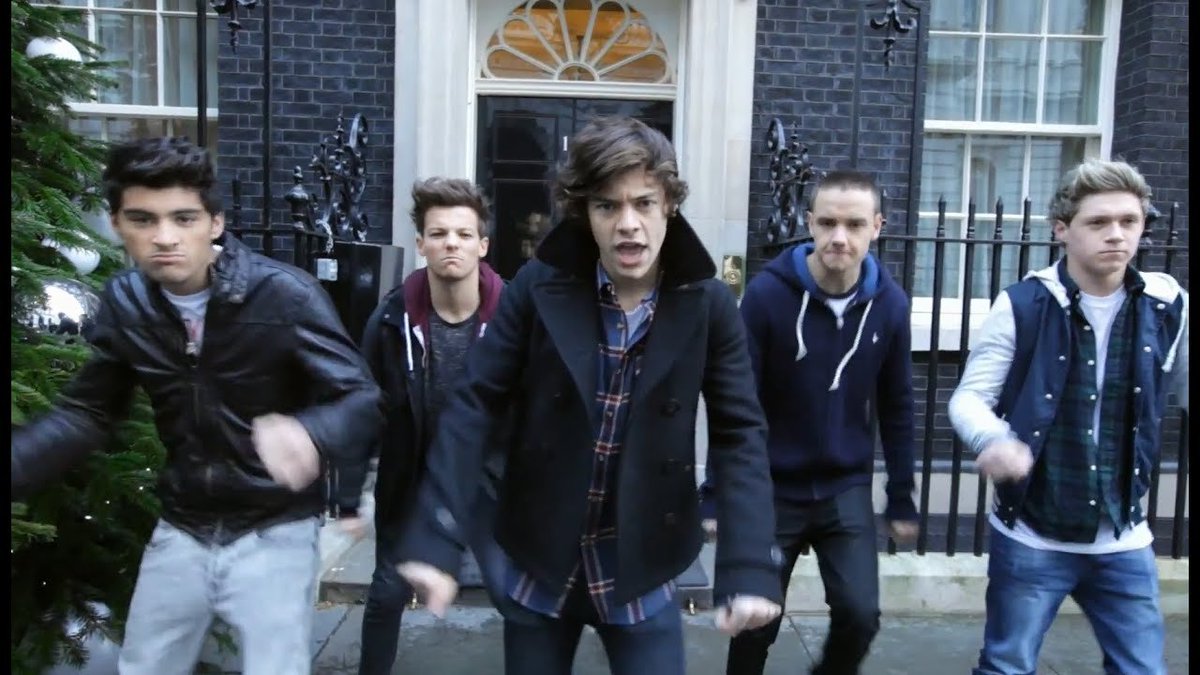 deannaschwartzz's tweet photo. I can't believe Boris Johnson announced his resignation at a One Direction music video set https://t.co/vdoJr1O0MY