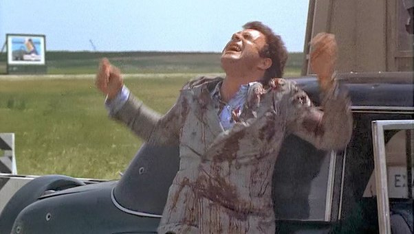 James Caan participó en el episodio "En la guerra todo se vale" donde se parodia la muerte de su personaje, Sonny Corleone, en El padrino