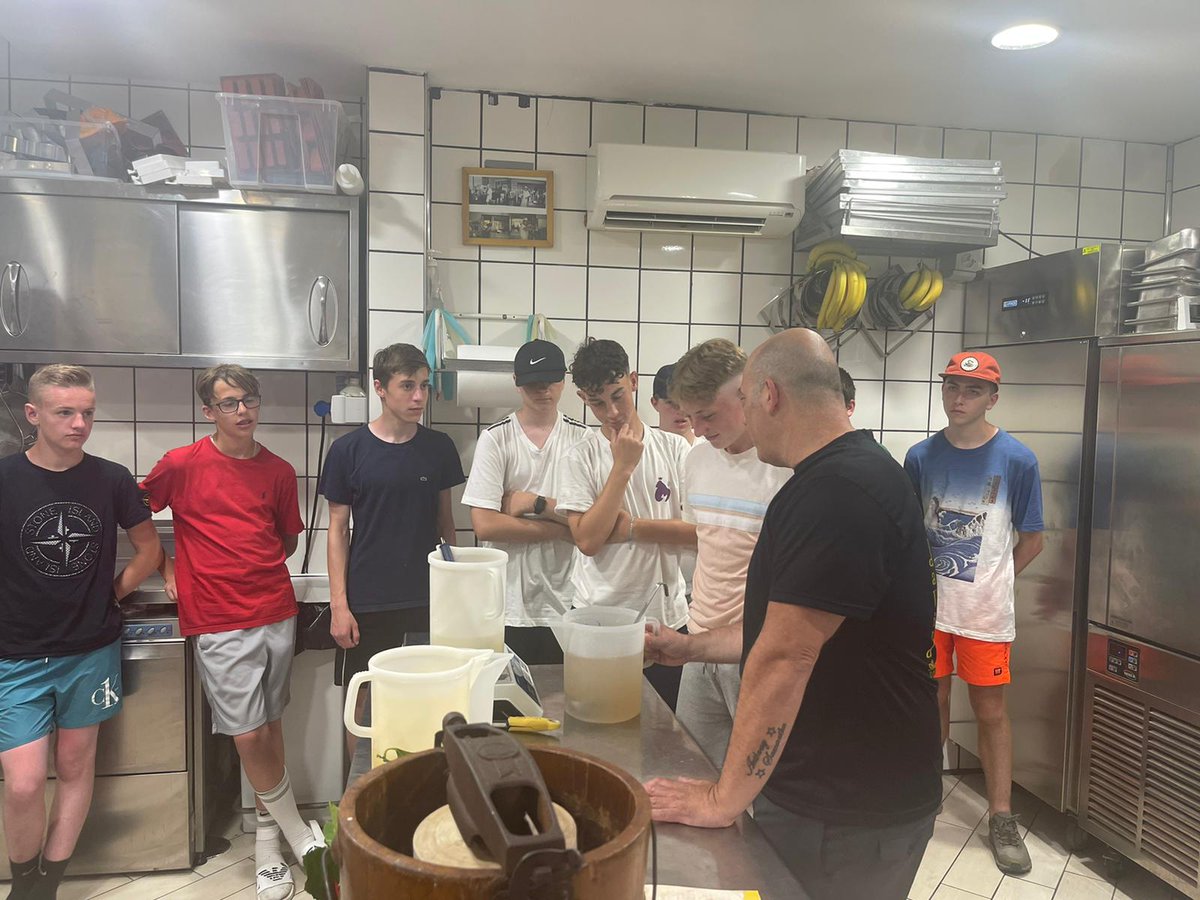 TheHowardTHAT's tweet photo. Day 3 visiting Capri. We started the day with a boat tour of the island and captured amazing landscapes going through the arches. We finished the day making gelato in Sorrento (and tasting a lot too!) #HowardGeog https://t.co/dBMUGgCNtR