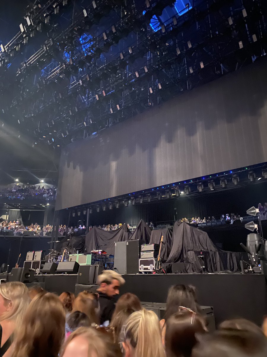 fIightaway's tweet photo. IM HEREEEEEEE https://t.co/B43t45cv0i
