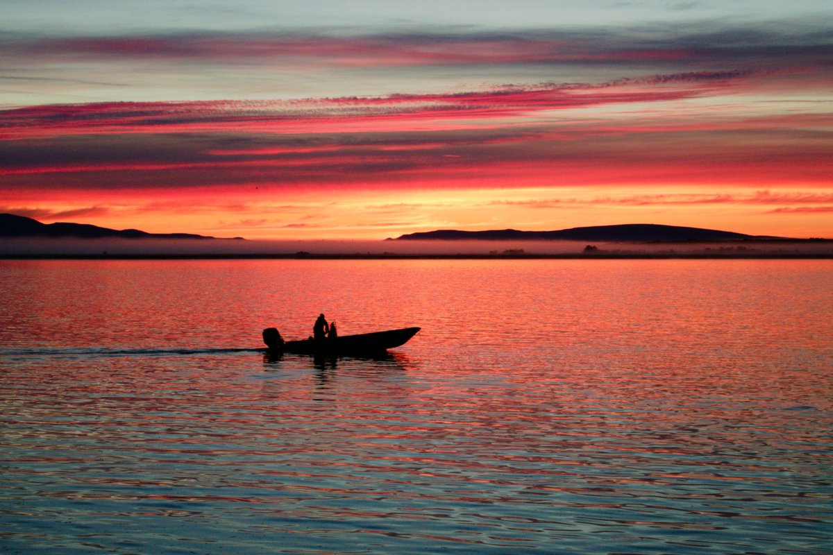 We 💓 summer sunsets in Alaska and want to see yours! Commercial fishermen submit your best sunset 📷, or any other pics featuring Alaska seafood, to our annual Commercial Fishing Photo Contest through September 1st. bit.ly/3xfBQr4