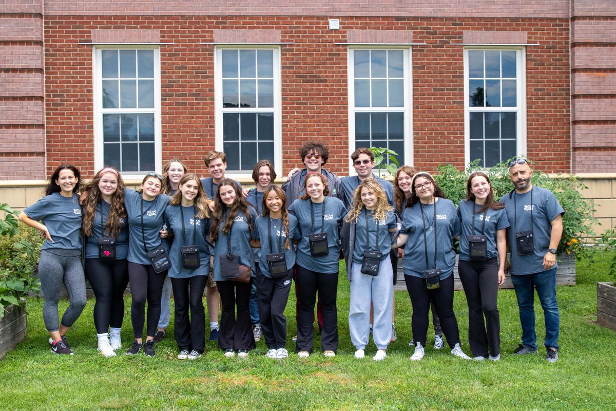 PlymouthSch's tweet photo. And they're off! Next stop, ENGLAND! Have a great time, Plymouth International A Cappella. And safe travels! 🇺🇸🇬🇧 You can follow their UK journey on https://t.co/JsaYj3TPXv and on PPS social media. @PlymouthEDTV crew will be there capturing their entire trip. Follow along! https://t.co/U7kWhqHWs3