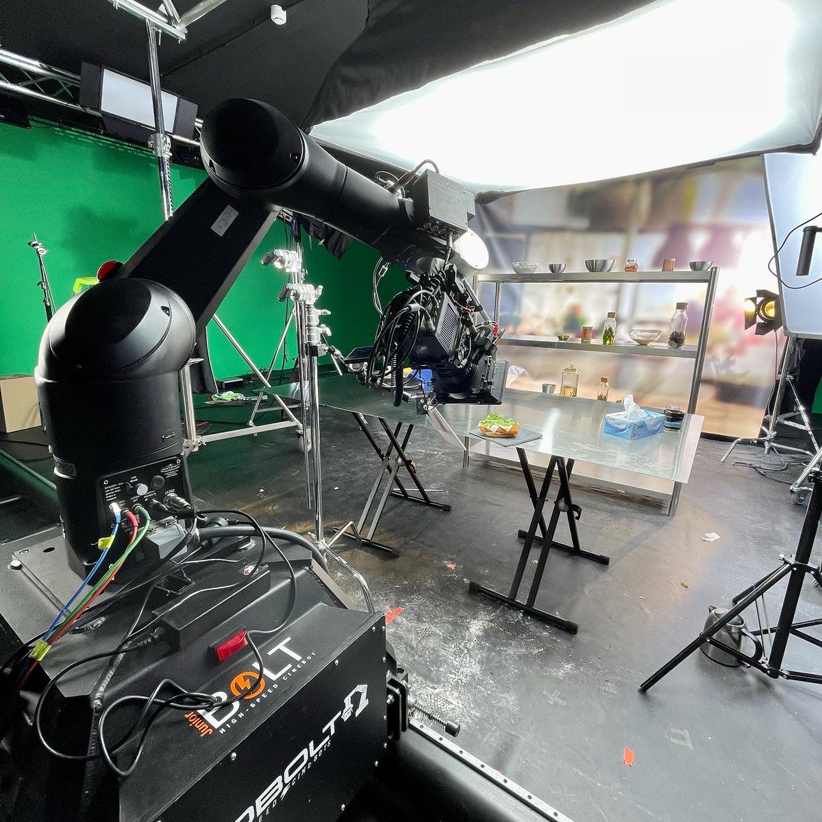 Behind the scenes of some <a href="/chronoscameras/">Chronos Cameras</a> and <a href="/SomosRobolt/">SomosRobolt</a>  action with Mike Palafox, Julien Gallez García and Jorge Hurtado, shooting a commercial for Herfy Fsc. 

#chronoscameras #somosrobolt #BehindTheScenes