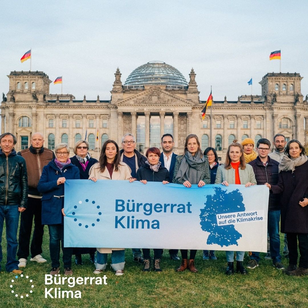 Danke! 🥳 Das Podiumsgespräch mit Staatssekretär @P_Graichen, @BMWK markiert den Abschluss von zwei aufregenden Jahren #BürgerratKlima. Ein großes Dankeschön geht an alle Unterstützer:innen, an das Team und natürlich - an alle 160 Teilnehmenden für die erfolgreiche Arbeit!