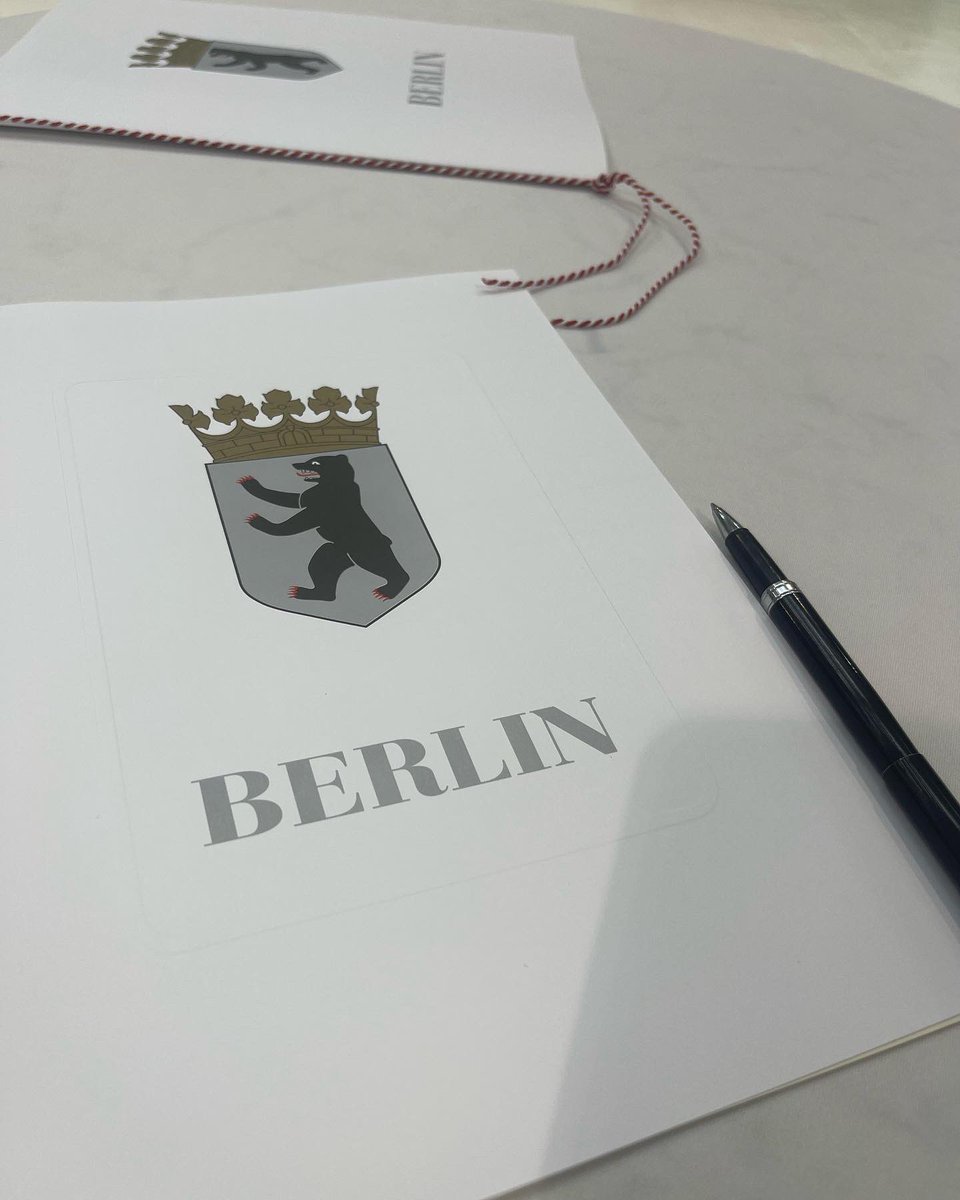 JaJa82's tweet photo. Endlich Verbeamtung der Berliner Lehrkräfte. Tolle Veranstaltung, ein echter Festakt! #SenBJF #Verbeamtung https://t.co/CwwIid1VUq
