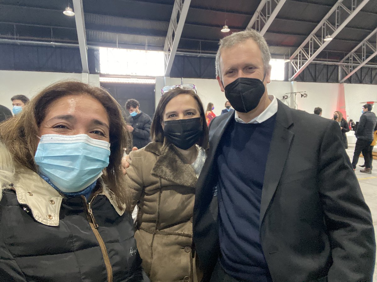anyhi's tweet photo. Reporteamos el primer bus eléctrico hecho en Chile fruto del trabajo de @RebornElectric en Rancagua. Gracias @JuanCaMunozA por apoyar la descentralización con transporte sustentable y limpio.
Reporteo especial de #EspacioT para @epysa_buses con @cmesanchez 
@MTTChile @MTTOhiggins https://t.co/QkXfdOMu1h