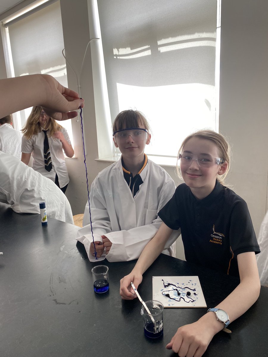 ScienceVictory's tweet photo. Miss Shortens class made calcium alginate worms today! The longest was almost 70cm! Sodium alginate comes from the cell walls in algae, which is where it gets its name 🌱🪴 https://t.co/jcTCqNTkM5