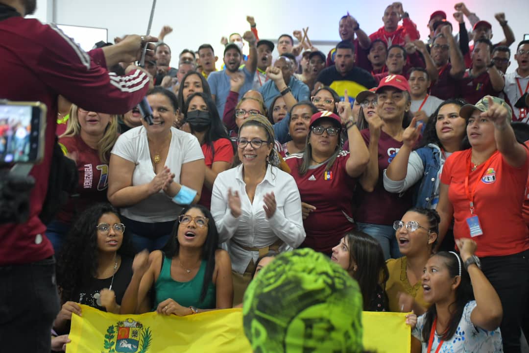 LexisBerra's tweet photo. #LaUicomRevoluciona Feliz por la experiencia vivida en la @lauicom... ¡Ahora a seguir con más fuerza en defensa de la verdad, desde mi hermoso #Anzoátegui, cómo parte de la primera cohorte!
¡Nosotros Venceremos!
@dcabellor @taniapsuv @luismarcanos https://t.co/lYkm8PXfm0