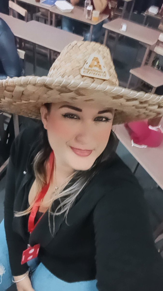 #LaUicomRevoluciona Feliz por la experiencia vivida en la <a href="/lauicom/">UNIVERSIDAD INTERNACIONAL DE LAS COMUNICACIONES</a>... ¡Ahora a seguir con más fuerza en defensa de la verdad, desde mi hermoso #Anzoátegui, cómo parte de la primera cohorte!
¡Nosotros Venceremos!
<a href="/dcabellor/">Diosdado Cabello R</a> <a href="/taniapsuv/">Tania Valentina Díaz</a> <a href="/luismarcanos/">Luis Marcano</a>