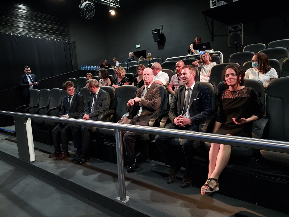 CariouChristian's tweet photo. A @VilledeMonteux, la @BanqueDesTerr mobilisée pour le développement du💚de Ville labellisée PVD @ANCTerritoires : prêt tourisme 2 M€ sur 50 ans 👍 et investissement de 7 M€ dans le @Parc_Spirou. Retour en images de la visite @Eric_R_Lombard DG @caissedesdepots @BdT_PACA https://t.co/BNzoVdq1zA