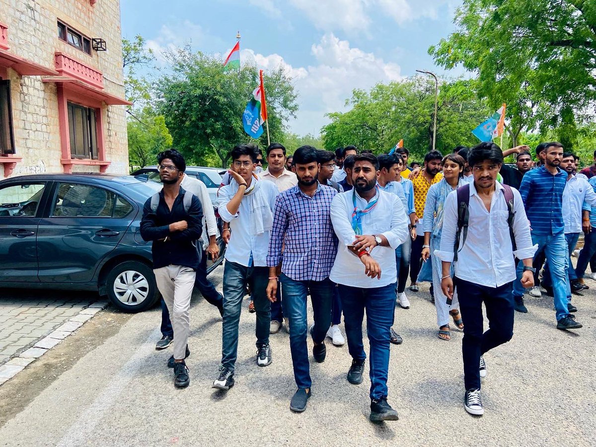 jitendr66975847's tweet photo. ���ज Nsui प्रदेशाध्यक्ष अभिषेक चौधरी जी के नेतृत्व में राजस्थान विश्वविद्यालय से  संबंधित पाँच सूत्रीय माँगो के लिये ज्ञापन दिया अगर जल्द इन माँगो को पूरा नही किया Nsui उग्र प्रदर्शन करेगी जिसका जिम्मेदार विश्वविद्यालय प्रशासन होगा l @withabhinsui @Neerajkundan @IndiaNewsStream https://t.co/DFR9mU5Ou5