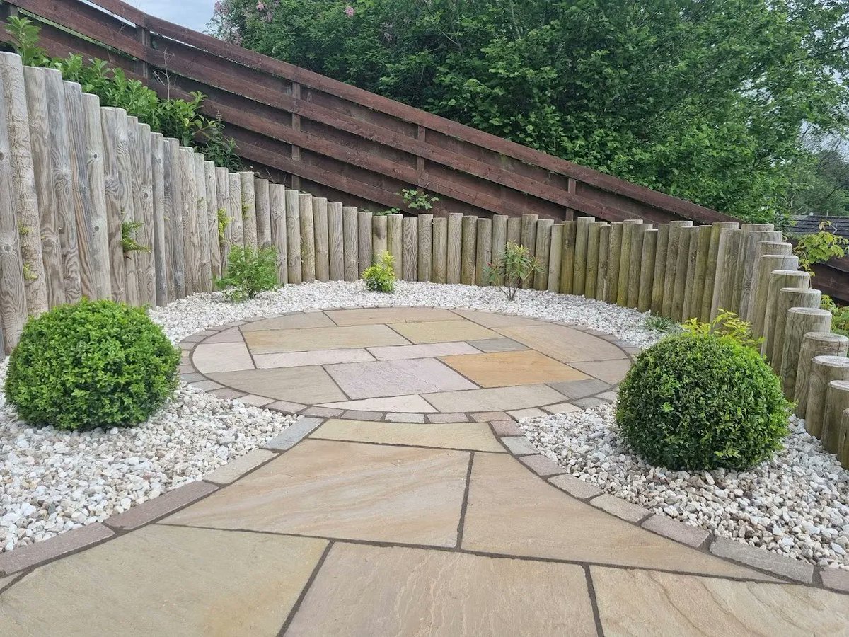 Vialii's tweet photo. We've been busy finishing off a lot of gardens recently with some beautiful planting. This garden in #Kinbuck has been transformed and now has lovely places to sit, a water feature and gorgeous plants to enjoy. #gardenmakeovers #gardendesign #gardenlandscaping https://t.co/nY7laEKZ8i