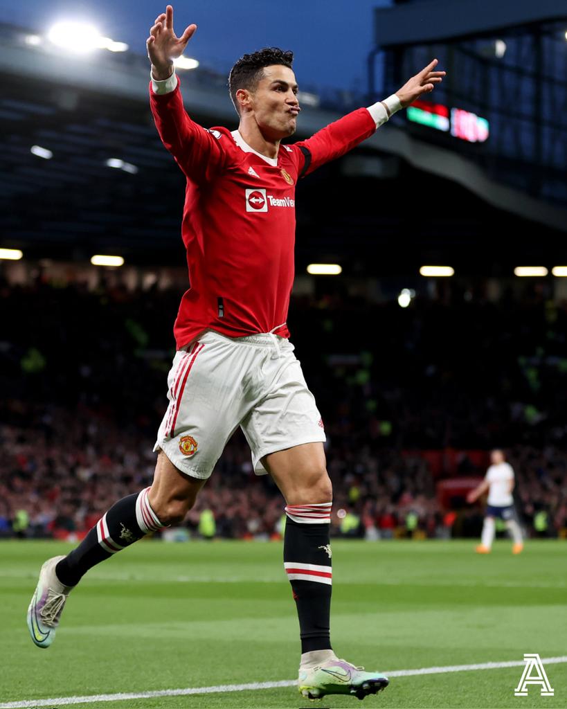 Manutdindo8's tweet photo. Terlepas ketidak sertaanya Cristiano Ronaldo ke Bangkok tour pra musim #mufc masalah yg dialami Ronaldo. salah satunya urusan pernikahan nya dengan sang pacar geogirna #mufc #mulive 
📝 @lauriewhitwell https://t.co/sbR093IvAG