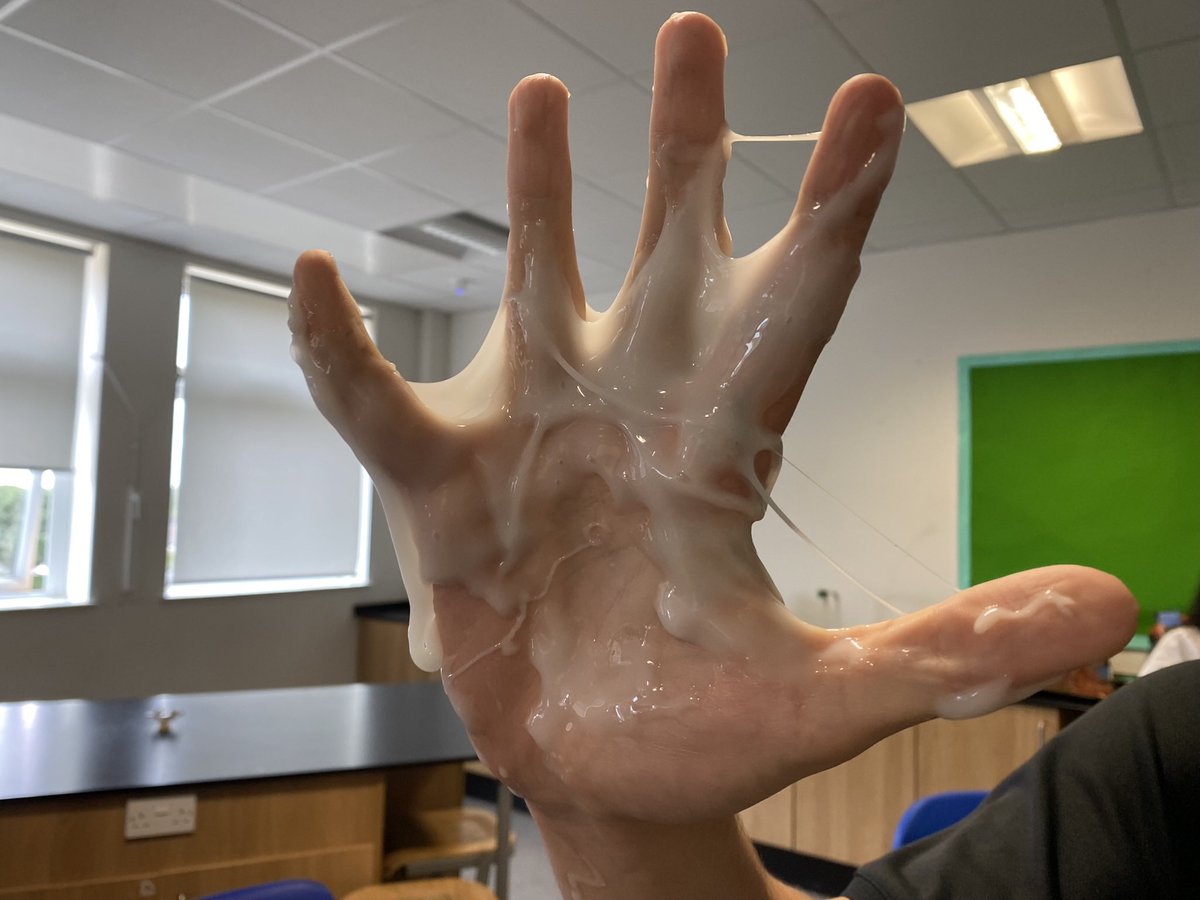 ScienceVictory's tweet photo. Last week some Year 9’s had a go at making some very slippery slime through a polymerisation reaction using Borax, PVA glue and food colouring! 🫠🐌🧪 https://t.co/9ieRaMD5Vr