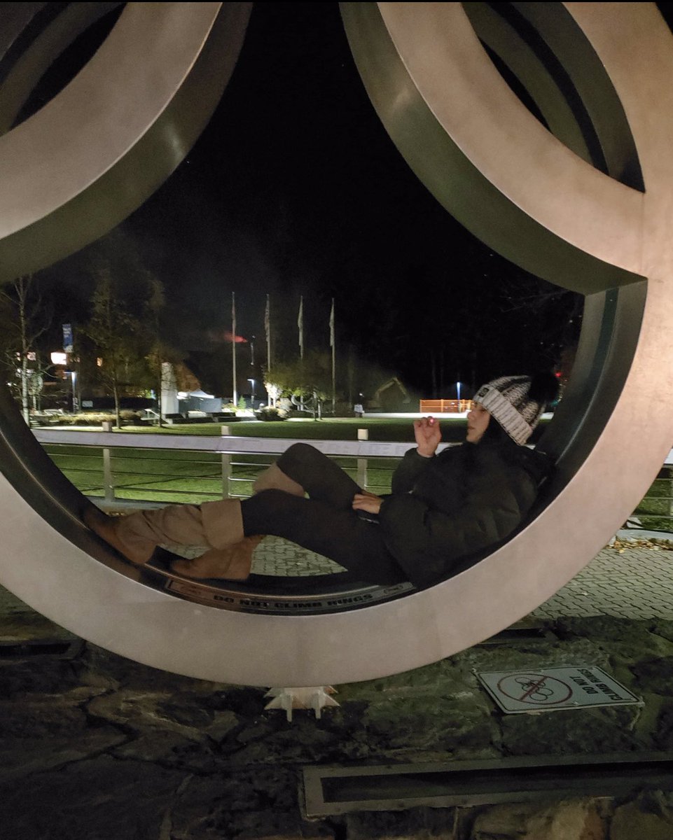 WithLoveSara4's tweet image. It’s a once in a life time thing when you get to puff a joint on the Olympic Rings 🍃🥵 #thursdayvibes #olympicrings #Olympics #cannabisindustry #CannabisCommunity #cannabisculture #Mmemberville