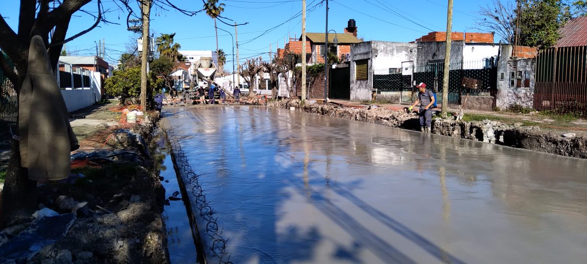 TigreSPublicos's tweet photo. NUEVOS ASFALTOS EN TRONCOS DEL TALAR
El @MunicipioTigre en conjunto con el gobierno Nacional esta realizando 200 metros de asfalto en la calle Balcarce entre San Lorenzo y Palacios, de la localidad de Troncos del Talar.
#EnTigre #MásObrasqueNunca https://t.co/aFqfd3tV0k