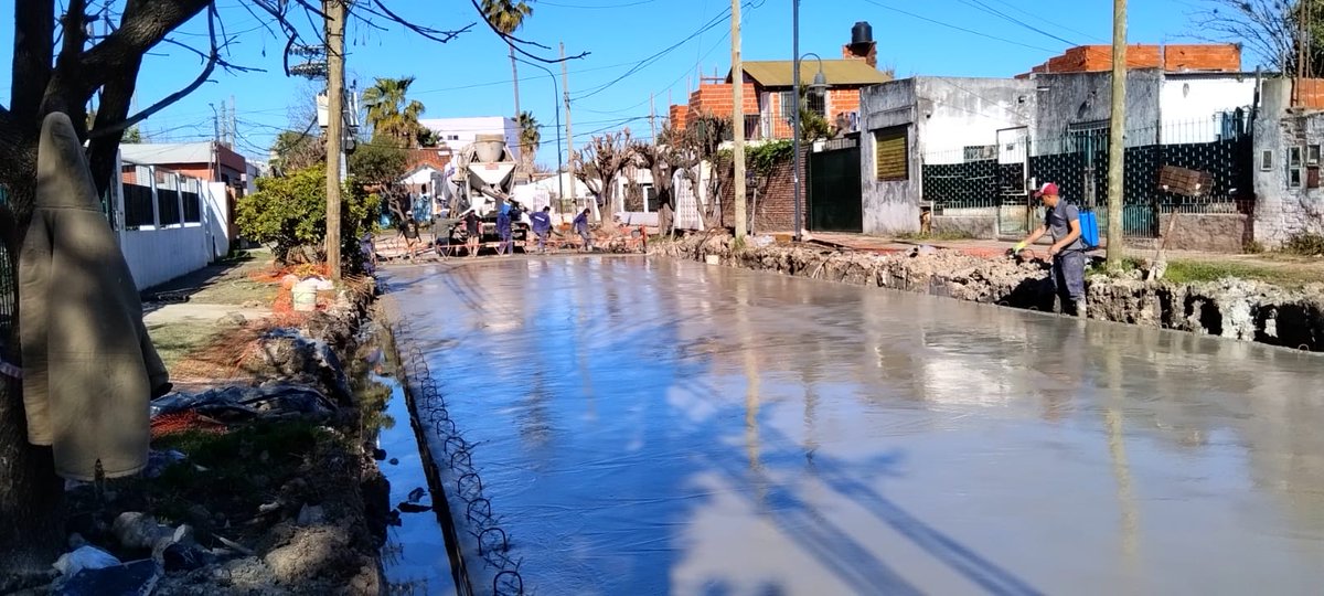 TigreSPublicos's tweet photo. NUEVOS ASFALTOS EN TRONCOS DEL TALAR
El @MunicipioTigre en conjunto con el gobierno Nacional esta realizando 200 metros de asfalto en la calle Balcarce entre San Lorenzo y Palacios, de la localidad de Troncos del Talar.
#EnTigre #MásObrasqueNunca https://t.co/aFqfd3tV0k