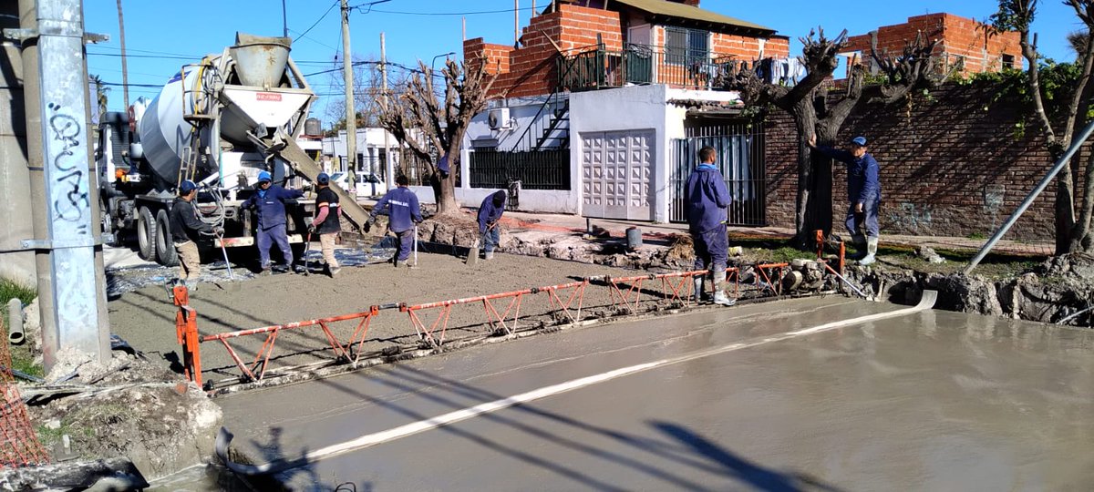 TigreSPublicos's tweet photo. NUEVOS ASFALTOS EN TRONCOS DEL TALAR
El @MunicipioTigre en conjunto con el gobierno Nacional esta realizando 200 metros de asfalto en la calle Balcarce entre San Lorenzo y Palacios, de la localidad de Troncos del Talar.
#EnTigre #MásObrasqueNunca https://t.co/aFqfd3tV0k