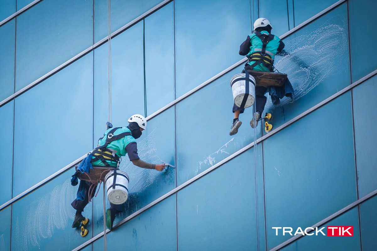 💡New blog alert: We discuss how to be more proactive and less reactive when managing your #commercialproperties- bit.ly/3NYwHdn.
===
Vous vous demandez comment améliorer votre gestion immobilière? Nous discutons, entre autres, de ce sujet dans notre dernier blogue.