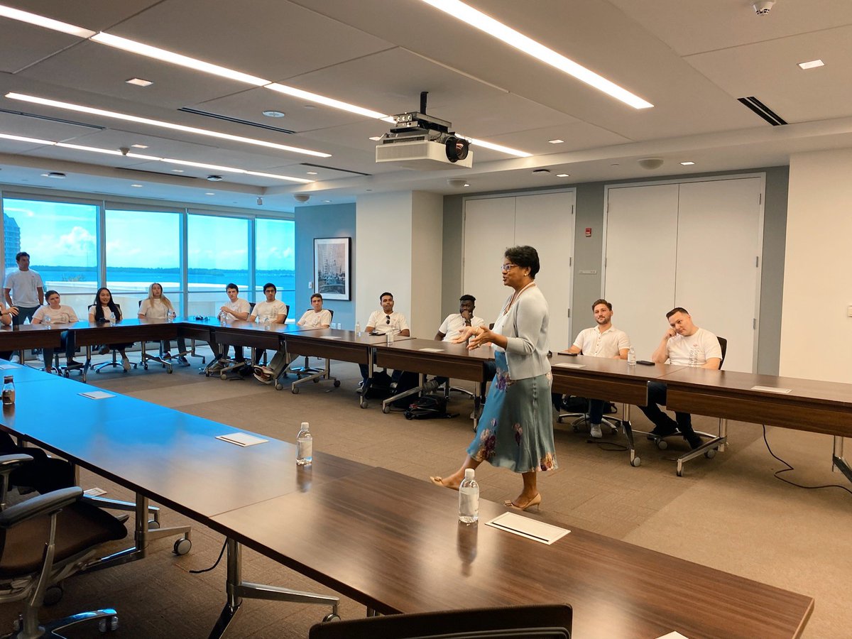 _ChristineScott's tweet photo. Great to meet some of these impressive students from our @BankofAmerica summer intern program in #Miami. Sharing career stories and coordinating a volunteer giveback with 50 bags of essential items was a #success! 

#thefutureisbright #futureleaders #greatplacetowork https://t.co/gjAiseaERk