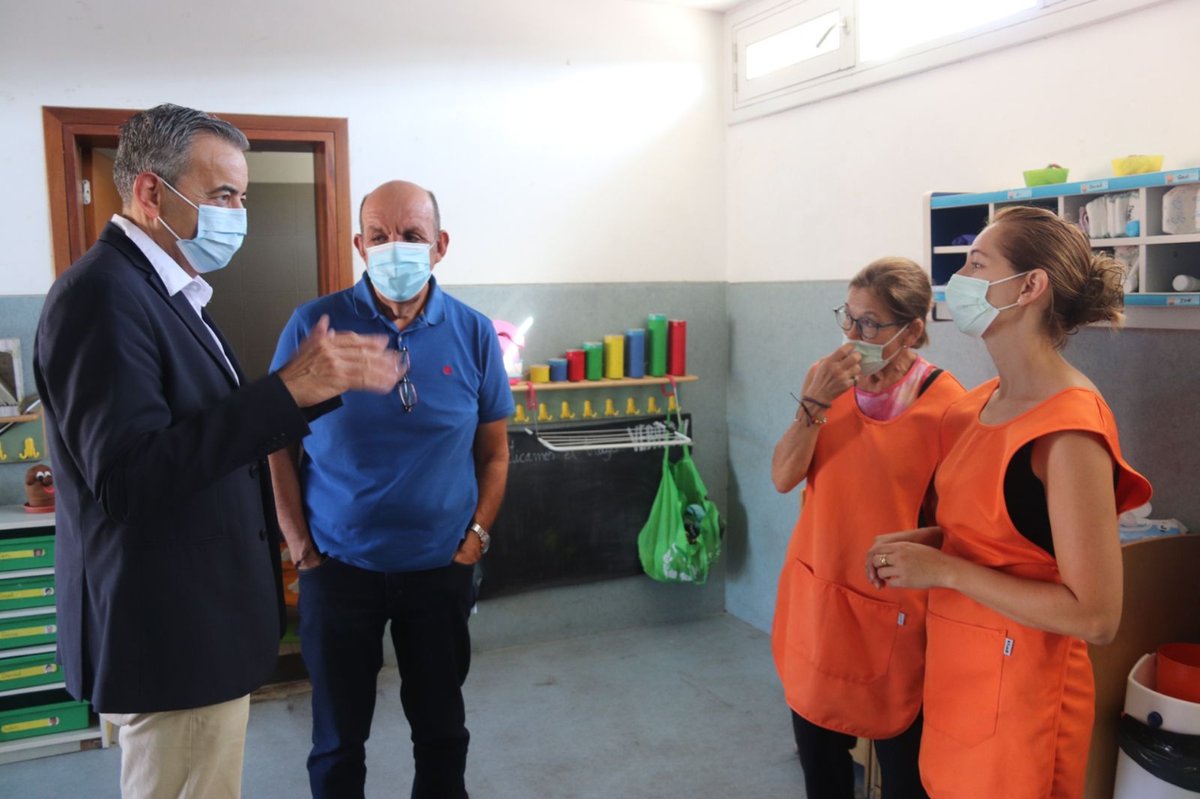 AytoArico's tweet photo. 📸 GALERÍA |

Visita del alcalde, @smarper, y el concejal de Educación y Bienestar Social, Pedro Andrés González, sobre los servicios de verano en la Escuela Infantil "Saltimbanquis" y el Campamento de Verano que se celebra en las instalaciones municipales de Abades. https://t.co/RkcCvhUkTt