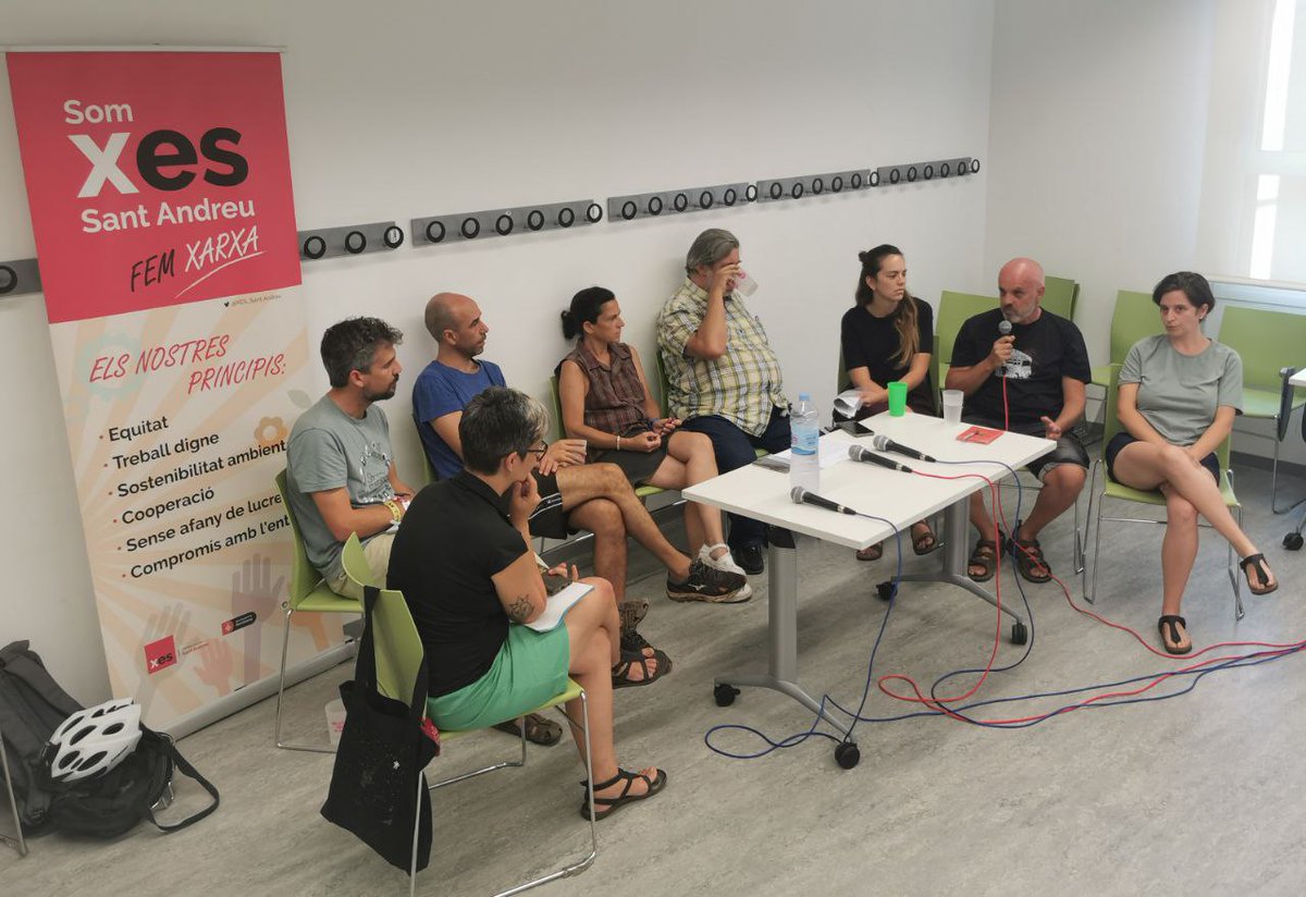 Aquesta tarda a l'<a href="/AteneuHarmonia/">Ateneu L'Harmonia</a> amb #escolaESStiu parlant sobre la importància dels mercats de pagès a la ciutat amb @slowfoodbcn, <a href="/mercatpagesLS/">Mercat Pagès La Sagrera</a>, <a href="/hortdelssabors/">Hort dels Sabors. Alimentació conscient</a>, <a href="/bcn_ajuntament/">Ajuntament de Barcelona</a>, 
<a href="/MercatDePages/">Mercat de Pagès</a>, <a href="/canmasdeu/">Can Masdeu</a>, <a href="/coop_calarosa/">Coop Ca la Rosa</a>.