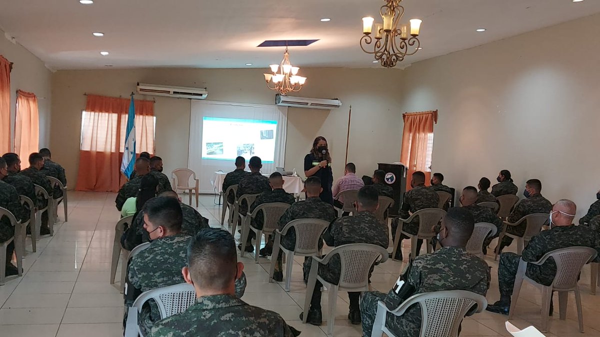FFAAHN's tweet photo. La Dirección de DDHH en coordinación con el Equipo Técnico de la #SEDH, #CONADEH y #CONAPREV, imparten a nivel nacional por regiones a los miembros de las Fuerzas Armadas el seminario de Derechos Humanos abordando temas de uso de la fuerza, equidad de género, entre otros https://t.co/Nh6DfabMN2