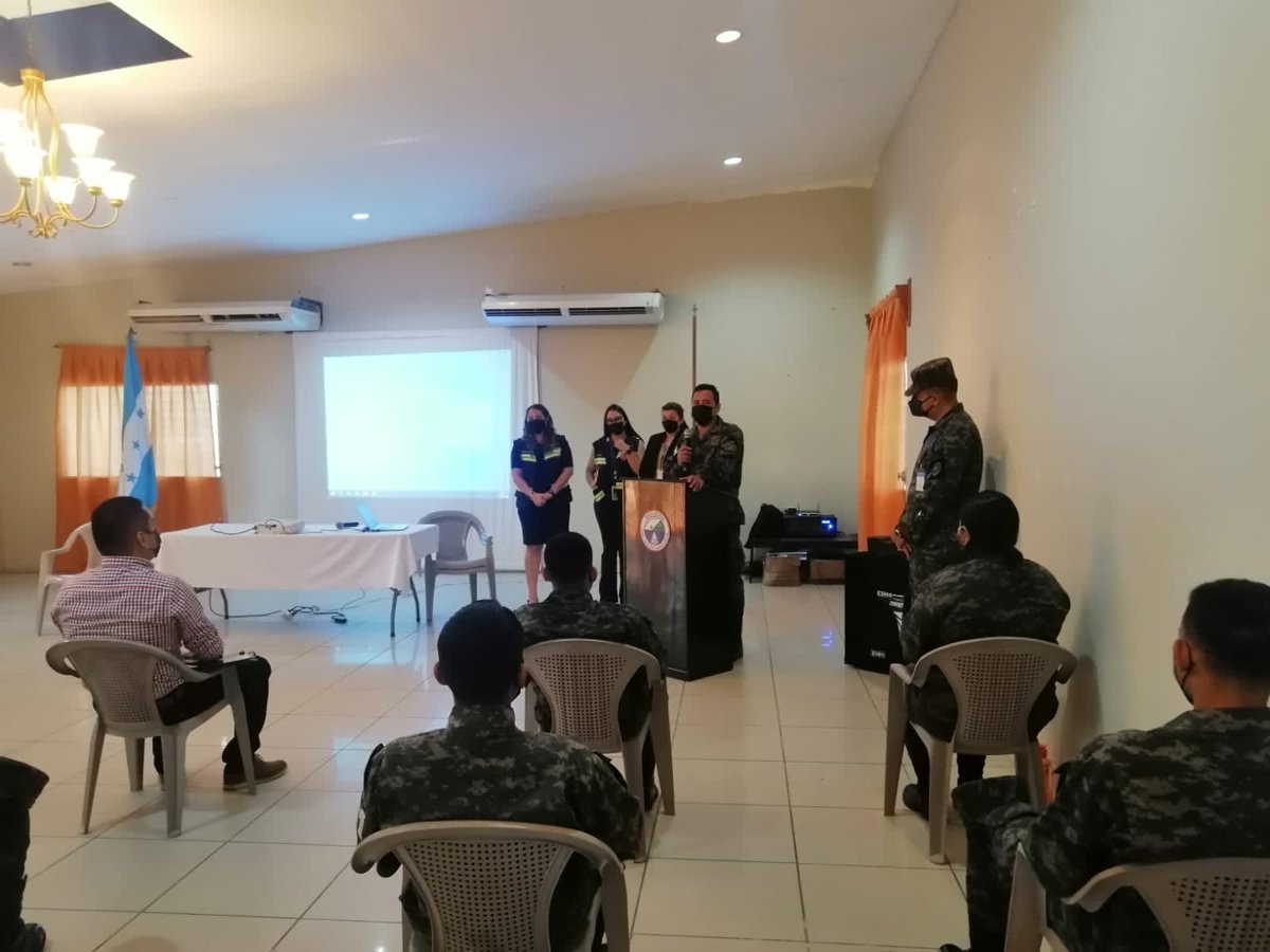 FFAAHN's tweet photo. La Dirección de DDHH en coordinación con el Equipo Técnico de la #SEDH, #CONADEH y #CONAPREV, imparten a nivel nacional por regiones a los miembros de las Fuerzas Armadas el seminario de Derechos Humanos abordando temas de uso de la fuerza, equidad de género, entre otros https://t.co/Nh6DfabMN2